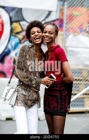 Street style, modella Theresa Hayes e Aaliyah Hydes dopo la fiera di Longchamp primavera estate 2019, tenutasi al World Trade Center, a New York, USA, l'8 settembre 2018. Foto di Marie-Paola Bertrand-Hillion/ABACAPRESS.COM Foto Stock