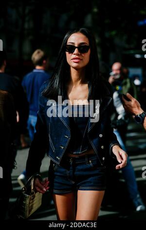 Street Style, in arrivo a Dior Primavera-Estate 2019 spettacolo di abbigliamento maschile tenuto a Garde Republicaine, a Parigi, Francia, il 23 giugno 2018. Foto di Marie-Paola Bertrand-Hillion/ABACAPRESS.COM Foto Stock