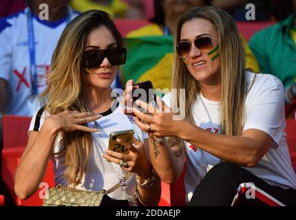 Larissa Pereira, 25 anni, moglie del 26° giocatore brasiliano Roberto Firmino alla Coppa del mondo FIFA Brasile contro Serbia, allo Stadio Spartak di Mosca, Russia, il 27 giugno 2018. Foto di Christian Liegi/ABACAPRESS.COM Foto Stock