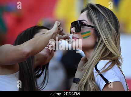 Larissa Pereira, 25 anni, moglie del 26° giocatore brasiliano Roberto Firmino alla Coppa del mondo FIFA Brasile contro Serbia, allo Stadio Spartak di Mosca, Russia, il 27 giugno 2018. Foto di Christian Liegi/ABACAPRESS.COM Foto Stock