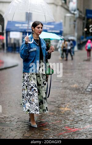 Street Style, in arrivo alla fiera Prenza Schouler Primavera estate 2019, tenutasi a Wall Street, a New York, USA, il 10 settembre 2018. Foto di Marie-Paola Bertrand-Hillion/ABACAPRESS.COM Foto Stock