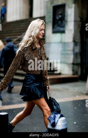 Street Style, in arrivo alla fiera Prenza Schouler Primavera estate 2019, tenutasi a Wall Street, a New York, USA, il 10 settembre 2018. Foto di Marie-Paola Bertrand-Hillion/ABACAPRESS.COM Foto Stock