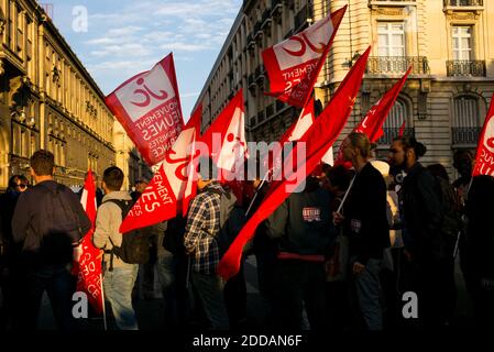 All'appello dei giovani comunisti, circa cinquanta attivisti si sono riuniti all'Invalide, di fronte al ministero del lavoro, dopo che il presidente Macron si è spostato sull'occupazione. Parigi, Francia, 21 settembre 2018. Foto di Pierre Gautheron/ABACAPRESS.COM Foto Stock