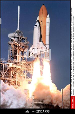 NESSUN FILM, NESSUN VIDEO, NESSUNA TV, NESSUN DOCUMENTARIO - © RED HUBER/KRT/ABACA. 41920-1. Kennedy Space Center-FL-USA. 16/01/2003. Capo Canaveral. Lo space shuttle Columbia sbanda giovedì 16 gennaio 2003, portando con sé un equipaggio di sette persone, tra cui il primo astronauta israeliano, Ilan Ramon. Foto Stock
