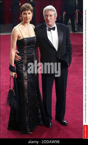 NESSUN FILM, NESSUN VIDEO, NESSUNA TV, NESSUN DOCUMENTARIO - © KEVIN SULLIVAN/KRT/ABACA. 43812-035. Los Angeles-CA-USA, 23/03/2003. Richard Gere e sua moglie Carey Lowell arrivano al 75° Premio annuale dell'Accademia. Foto Stock