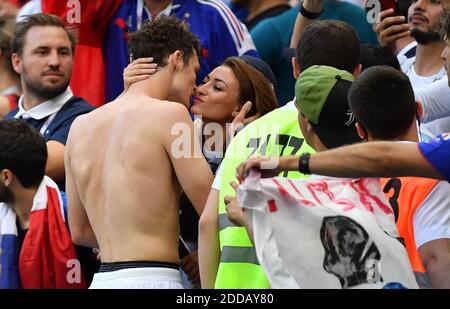 Benjamin Pavard e Rachel Legrain-Trapani durante la Coppa del mondo 2018, Francia contro Argentina allo stadio Kazan Arena di Kazan, Russia, il 30 giugno 2018. Foto di Christian Liegi/ABACAPRESS.COM Foto Stock