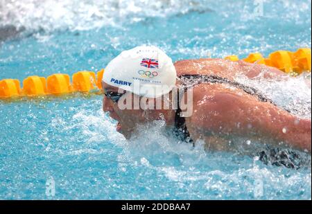 NO FILM, NO VIDEO, NO TV, NO DOCUMENTARIO - Stephen Parry della Gran Bretagna nuota alla medaglia di bronzo nella farfalla di 200 metri durante i Giochi Olimpici del 2004 ad Atene-Grecia martedì 17 agosto 2004. Foto di Karl Mondon/Contra Costa Times/ABACA. Foto Stock