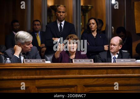 Il Sen. Amy Klobuchar (D-MN) parla durante una riunione del Comitato giudiziario del Senato sulla nomina del giudice Brett Kavanaugh alla Corte Suprema degli Stati Uniti 28 settembre 2018 a Washington, DC.Photo di Olivier Douliery/Abaca Press Foto Stock