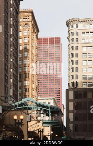 Harold Washington Library e la stazione metropolitana di Van Buren in città, Chicago, USA Foto Stock