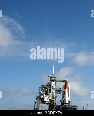 NO FILM, NO VIDEO, NO TV, NO DOCUMENTARIO - Space Shuttle Atlantis siede sulla rampa di lancio a Cape Canaveral, FL, USA, 6 settembre 2006. Un'irregolarità di tensione con la cella a combustibile uno ha causato lo scrubbing del lancio previsto di oggi. Foto di Red Huber/Orlando Sentinel/MCT/ABACAPRESS.COM Foto Stock