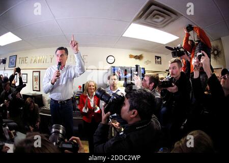 NESSUN FILM, NESSUN VIDEO, NESSUNA TV, NESSUN DOCUMENTARIO - Mitt Romney svolge un discorso di campagna al ristorante Family Table ad Atlantic, Iowa, USA, domenica 1 gennaio 2012. Foto di Christopher Gannon/GannonVisuals.com/MCT/ABACAPRESS.COM Foto Stock