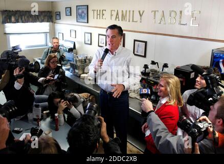 NESSUN FILM, NESSUN VIDEO, NESSUNA TV, NESSUN DOCUMENTARIO - Mitt Romney svolge un discorso di campagna al ristorante Family Table ad Atlantic, Iowa, USA, domenica 1 gennaio 2012. Foto di Christopher Gannon/GannonVisuals.com/MCT/ABACAPRESS.COM Foto Stock