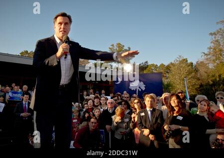 NO FILM, NO VIDEO, NO TV, NO DOCUMENTARIO - il candidato presidenziale repubblicano Mitt Romney parla ai sostenitori durante una campagna di rally a Charles Towne Landing a Charleston, South Carolina, USA, giovedì 5 gennaio 2012. Foto di Tim Dominick/Stato/MCT/ABACAPRESS.COM Foto Stock