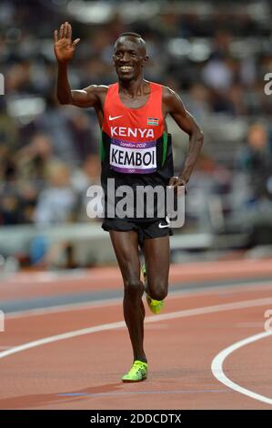 NESSUN FILM, NESSUN VIDEO, NESSUNA TV, NESSUN DOCUMENTARIO - Ezechiel Kemboi del Kenya celebra la steeplechase degli uomini vincenti al Stadio Olimpico durante i Giochi Olimpici estivi 2012 a Londra, Regno Unito, Domenica, 5 agosto 2012. Foto di Dave Eulitt/Kansas City Star/MCT/ABACAPRESS.COM Foto Stock