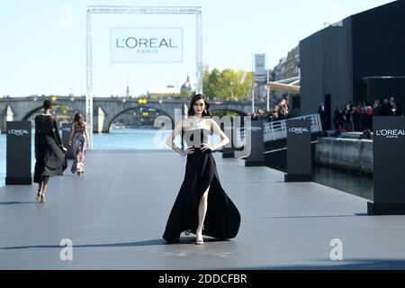 Ming Xi cammina sulla pista durante le defile l'Oreal Parigi come parte della settimana della moda di Parigi Womenswear Primavera/Estate 2019 il 30 settembre 2018 a Parigi, Francia. Foto di Laurent Zabulon/ABACAPRESS.COM Foto Stock