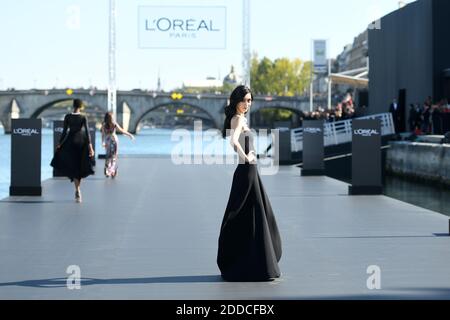 Ming Xi cammina sulla pista durante le defile l'Oreal Parigi come parte della settimana della moda di Parigi Womenswear Primavera/Estate 2019 il 30 settembre 2018 a Parigi, Francia. Foto di Laurent Zabulon/ABACAPRESS.COM Foto Stock