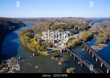 USA, West Virginia, Harpers Ferry, vista aerea della città alla confluenza dei fiumi Potomac e Shenandoah Foto Stock