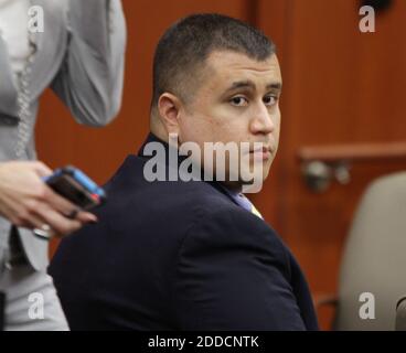 NESSUN FILM, NESSUN VIDEO, NESSUNA TV, NESSUN DOCUMENTARIO - George Zimmerman guarda durante la sua audizione al tribunale della contea di Seminole a Sanford, Florida, USA, venerdì 19 ottobre 2012. Foto di Stephen M. Dowell/Orlando Sentinel/MCT/ABACAPRESS.COM Foto Stock