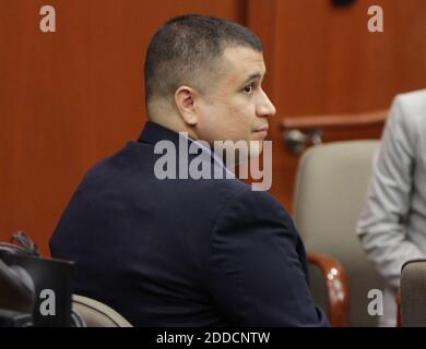 NESSUN FILM, NESSUN VIDEO, NESSUNA TV, NESSUN DOCUMENTARIO - George Zimmerman guarda durante la sua audizione al tribunale della contea di Seminole a Sanford, Florida, USA, venerdì 19 ottobre 2012. Foto di Stephen M. Dowell/Orlando Sentinel/MCT/ABACAPRESS.COM Foto Stock