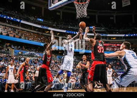 NESSUN FILM, NESSUN VIDEO, NESSUNA TV, NESSUN DOCUMENTARIO - Andrew Nicholson di Orlando Magic (44) va in su per un layup durante l'azione del primo trimestre contro i Toronto Raptors all'Amway Centre di Orlando, FL, USA il 24 gennaio 2013. Foto di Joshua C. Cruey/Orlando Sentinel/MCT/ABACAPRESS.COM Foto Stock