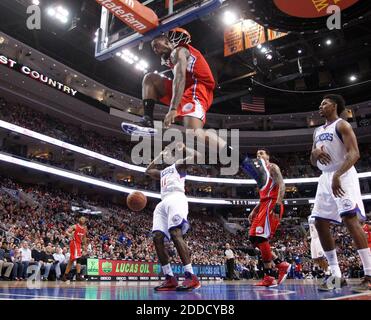 NESSUN FILM, NESSUN VIDEO, NESSUNA TV, NESSUN DOCUMENTARIO - DeAndre Jordan dei Clippers di Los Angeles reagisce dopo un punk contro i 76ers di Philadelphia al Wells Fargo Center di Philadelphia, PA, USA il 11 febbraio 2013. Foto di Ron Cortes/Philadelphia Inquirer/MCT/ABACAPRESS.COM Foto Stock