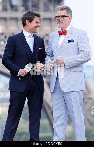 Tom Cruise e il direttore Christopher McQuarrie al Global Premiere of Mission: Impossible - Fallout al Palais de Chaillot a Parigi, Francia, il 12 luglio 2018. Foto di Aurore Marechal/ABACAPRESS.COM Foto Stock