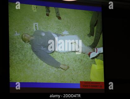 NO FILM, NO VIDEO, NO TV, NO DOCUMENTARIO - REDATTORI NOTA: L'IMMAGINE CONTIENE CONTENUTI GRAFICI: Le immagini di Trayvon Martin dalla notte in cui morì sono state introdotte in evidenza dai pubblici ministeri nel processo di George Zimmerman a Sanford, Florida, USA, martedì 25 giugno 2013. Zimmerman è accusato di sparare a morte di Trayvon Martin. Foto di Gary W. Green/Orlando Sentinel/MCT/ABACAPRESS.COM Foto Stock