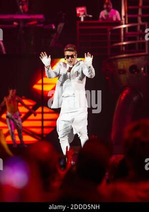 NO FILM, NO VIDEO, NO TV, NO DOCUMENTARIO - Justin Bieber si esibisce in concerto alla Colonial Life Arena di Columbia, South Carolina, USA, lunedì 5 agosto 2013. Foto di Tim Dominick/Stato/MCT/ABACAPRESS.COM Foto Stock