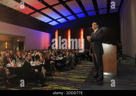 NO FILM, NO VIDEO, NO TV, NO DOCUMENTARIO - Sen. Ted Cruz (R-TX) parla alla cena repubblicana Reagan annuale a Des Moines, Iowa, USA venerdì 25 ottobre 2013. Foto di David Peterson/MCT/ABACAPRESS.COM Foto Stock