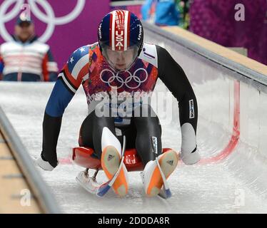 NO FILM, NO VIDEO, NO TV, NO DOCUMENTARIO - l'americano Aidan Kelly (27) inizia la sua quarta corsa di calore nel singolo Lange concorso maschile al Sanki Sliding Center durante le Olimpiadi invernali di Sochi, Russia, domenica 9 febbraio 2014. Foto di Chuck Myers/MCT/ABACAPRESS.COM Foto Stock