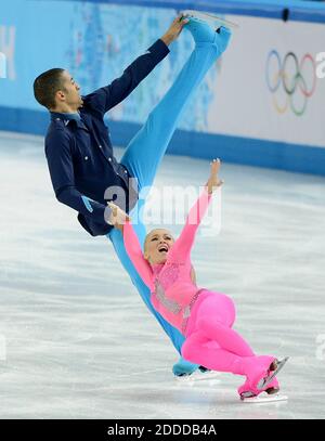 NO FILM, NO VIDEO, NO TV, NO DOCUMENTARIO - Aliona Savchenko e Robin Szolkowy in Germania eseguono il loro breve programma nella gara di pattinaggio di coppia alle Olimpiadi invernali presso il Palazzo di Pattinaggio di Iceberg a Sochi, Russia, martedì 11 febbraio 2014. Foto di Chuck Myers/MCT/ABACAPRESS.COM Foto Stock