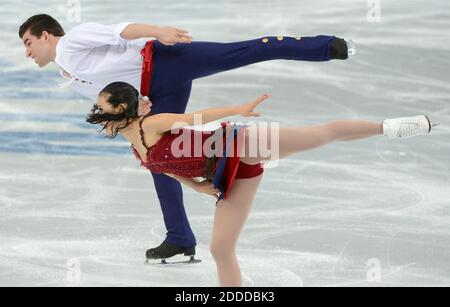 NESSUN FILM, NESSUN VIDEO, NESSUNA TV, NESSUN DOCUMENTARIO - la Felicia Zhang degli Stati Uniti e Nathan Bartholomay gareggiano in coppia a pattinare libero durante le Olimpiadi invernali al Palazzo di Pattinaggio di Iceberg a Sochi, Russia, mercoledì 12 febbraio 2014. Foto di Chuck Myers/MCT/ABACAPRESS.COM Foto Stock