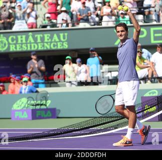 NESSUN FILM, NESSUN VIDEO, NESSUNA TV, NESSUN DOCUMENTARIO - il svizzero Roger Federer celebra la sconfitta di Thiemo de Bakker in Olanda durante il torneo di tennis Sony Open a Key Biscayne FL, USA il 23 marzo 2014. Foto di David Santiago/El Nuevo Herald/MCT/ABACAPRESS.COM Foto Stock