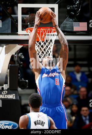 NESSUN FILM, NESSUN VIDEO, NESSUNA TV, NESSUN DOCUMENTARIO - DeAndre Jordan dei Clippers di Los Angeles (6) ha incastrato la palla durante il primo trimestre al Target Center a Minneapolis, MN, USA il 2 marzo 2015. Foto di Carlos Gonzalez/Minneapolis Star Tribune/TNS/ABACAPRESS.COM Foto Stock