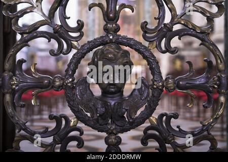 Roma, Rom, Italia Italien; Arcisella di San Giovanni in Laterano, frammento del grattolo di ottone; Lateranbasilika, Bazylika św. Jana na Lateranie, 拉特朗圣若望大殿 Foto Stock