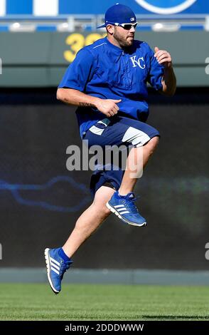 NO FILM, NO VIDEO, NO TV, NO DOCUMENTARIO - Kansas City Royals terzo baseman Mike Moustakas lavora fuori come lui ritorna da una ferita del martello prima di una partita contro i Detroit Tigers Giovedi, 3 settembre 2015, al Kauffman Stadium a Kansas City, Mo. (John Sleezer/Kansas City Star/TNS/ABACAPRESS.COM Foto Stock