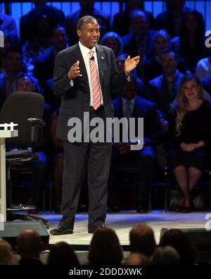 NO FILM, NO VIDEO, NO TV, NO DOCUMENTARIO - il candidato presidenziale repubblicano Dr. Ben Carson parla al North Texas Presidential Forum at Prestonwood Baptist Church Domenica 18 ottobre 2015 a Plano, TX, USA. Foto di Richard W. Rodriguez/Fort Worth Star-Telegram/TNS/ABACAPRESS.COM Foto Stock