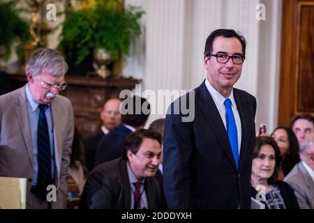Steven Mnuchen, Segretario DEL Tesoro DEGLI STATI UNITI, arriva per una conferenza stampa congiunta con il Presidente degli Stati Uniti Donald Trump e il primo Ministro italiano Giuseppe Conte, nella Sala Est alla Casa Bianca il 30 luglio 2018 a Washington, D.C. Foto di Pete Marovich/ABACAUSA.com Foto Stock