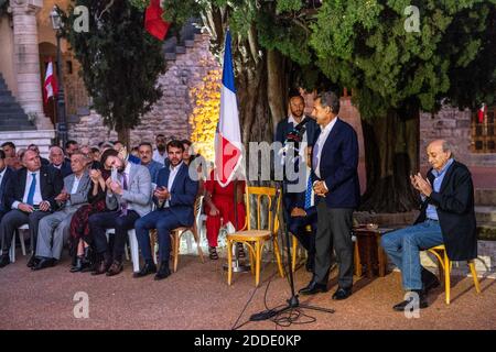 Il leader di Druze Walid Jumblatt (destra) riceve l'ex presidente francese Nicolas Sarkozy, a Mukhtara, a sud-est di Beirut, Libano, il 30 luglio 2018. Foto di Ammar Abd Rabbo/ABACAPRESS.COM Foto Stock