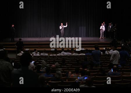NO FILM, NO VIDEO, NO TV, NO DOCUMENTARIO - il nazionalista bianco Richard Spencer ha tenuto un discorso all'Università della Florida a Gainesville, FL, USA, giovedì 19 ottobre 2017. Foto di Ricardo Ramirez-Buxeda/Orlando Sentinel/TNS/ABACAPRESS.COM Foto Stock