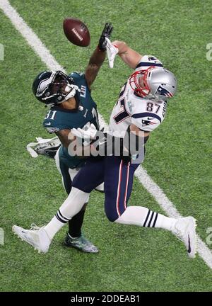 NO FILM, NO VIDEO, NO TV, NO DOCUMENTARIO - Philadelphia Eagles Cornerback Jalen Mills (31) blocca un pass destinato a New England Patriots Tight End Rob Gronkowski (87) nel secondo trimestre Domenica 4 febbraio 2018 al Super Bowl LII presso lo U.S. Bank Stadium di Minneapolis, Foto di Elizabeth Flores/Minneapolis Star Tribune/TNS/ABACAPRESS.COM Foto Stock