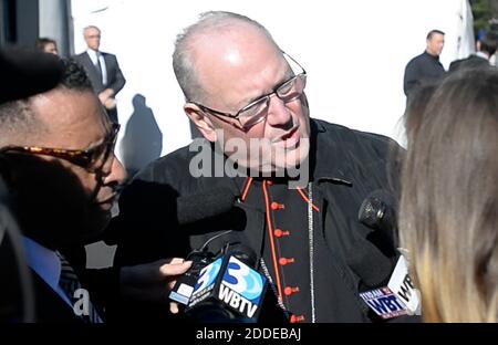 NESSUN FILM, NESSUN VIDEO, NESSUNA TV, NESSUN DOCUMENTARIO - il Cardinale Timothy Dolan, Arcivescovo di New York, parla ai media prima dell'inizio dei servizi funerari per il Rev. Billy Graham presso la Billy Graham Library di Charlotte, NC, USA venerdì 2 marzo, 2018.Foto di David T. Foster III/Charlotte Observer/TNS/ABACAPRESS.COM Foto Stock