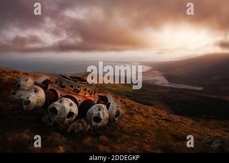 Le montagne irlandesi si aprono in condizioni di luce incredibile Foto Stock
