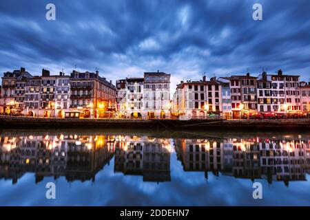 Vista da Baiona (Bayonne) capitale del Paese Basco del Nord. Foto Stock