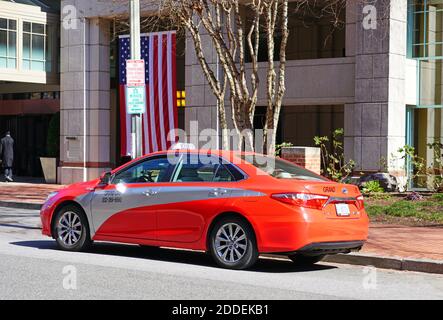 WASHINGTON, DC -21 FEB 2020- Vista dei taxi rossi sulla strada a Washington, DC, Stati Uniti. Foto Stock