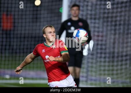 Newport, Regno Unito. 24 Nov 2020. Jake Scrimshaw di Walsall in azione. EFL Football League Two match, Newport County contro Walsall alla Rodney Parade di Newport, Galles, martedì 24 novembre 2020. Questa immagine può essere utilizzata solo per scopi editoriali. Solo per uso editoriale, è richiesta una licenza per uso commerciale. Nessun utilizzo nelle scommesse, nei giochi o nelle pubblicazioni di un singolo club/campionato/giocatore. pic di Andrew Orchard/Andrew Orchard sports photography/Alamy Live news Credit: Andrew Orchard sports photography/Alamy Live News Foto Stock