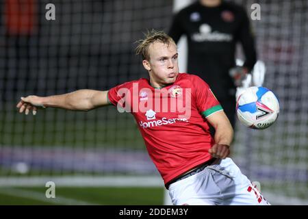 Newport, Regno Unito. 24 Nov 2020. Jake Scrimshaw di Walsall in azione. EFL Football League Two match, Newport County contro Walsall alla Rodney Parade di Newport, Galles, martedì 24 novembre 2020. Questa immagine può essere utilizzata solo per scopi editoriali. Solo per uso editoriale, è richiesta una licenza per uso commerciale. Nessun utilizzo nelle scommesse, nei giochi o nelle pubblicazioni di un singolo club/campionato/giocatore. pic di Andrew Orchard/Andrew Orchard sports photography/Alamy Live news Credit: Andrew Orchard sports photography/Alamy Live News Foto Stock