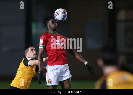 Newport, Regno Unito. 24 Nov 2020. Elijah Adebayo of Walsall in action.EFL football League due match, Newport County contro Walsall alla Rodney Parade di Newport, Galles, martedì 24 novembre 2020. Questa immagine può essere utilizzata solo per scopi editoriali. Solo per uso editoriale, è richiesta una licenza per uso commerciale. Nessun utilizzo nelle scommesse, nei giochi o nelle pubblicazioni di un singolo club/campionato/giocatore. pic di Andrew Orchard/Andrew Orchard sports photography/Alamy Live news Credit: Andrew Orchard sports photography/Alamy Live News Foto Stock