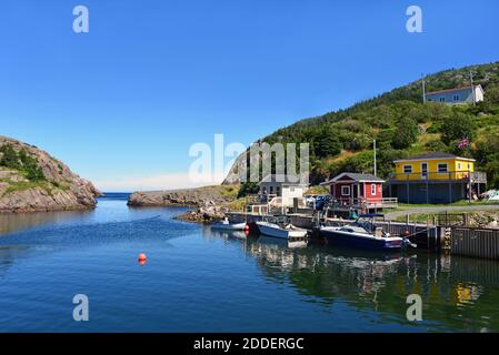 St. John's, NL, Canada - 11 agosto 2018: Il pittoresco porto di Quidi Vidi, conosciuto come il Gut, un villaggio storico di pescatori situato all'interno della capitale Foto Stock