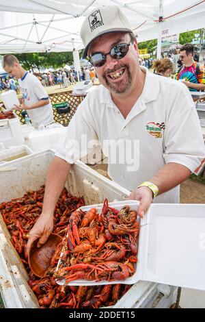 Florida ft. Fort Lauderdale Cajun Zydeco Crawfish Festival, festa fiera evento cibo uomo venditore Foto Stock